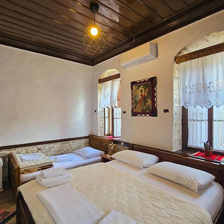 Silver Hill Guesthouse Gjirokastër Buitenkant foto