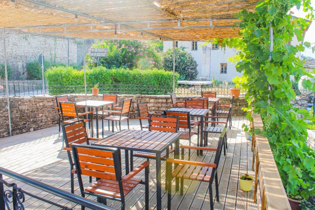Silver Hill Guesthouse Gjirokastër Buitenkant foto