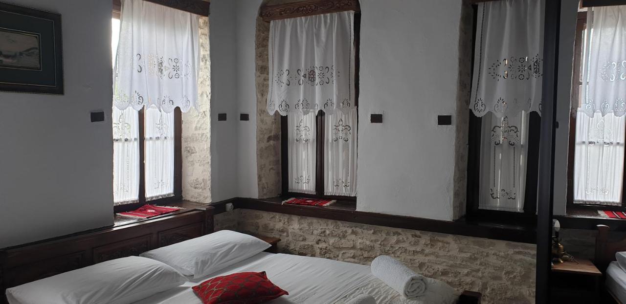 Silver Hill Guesthouse Gjirokastër Buitenkant foto