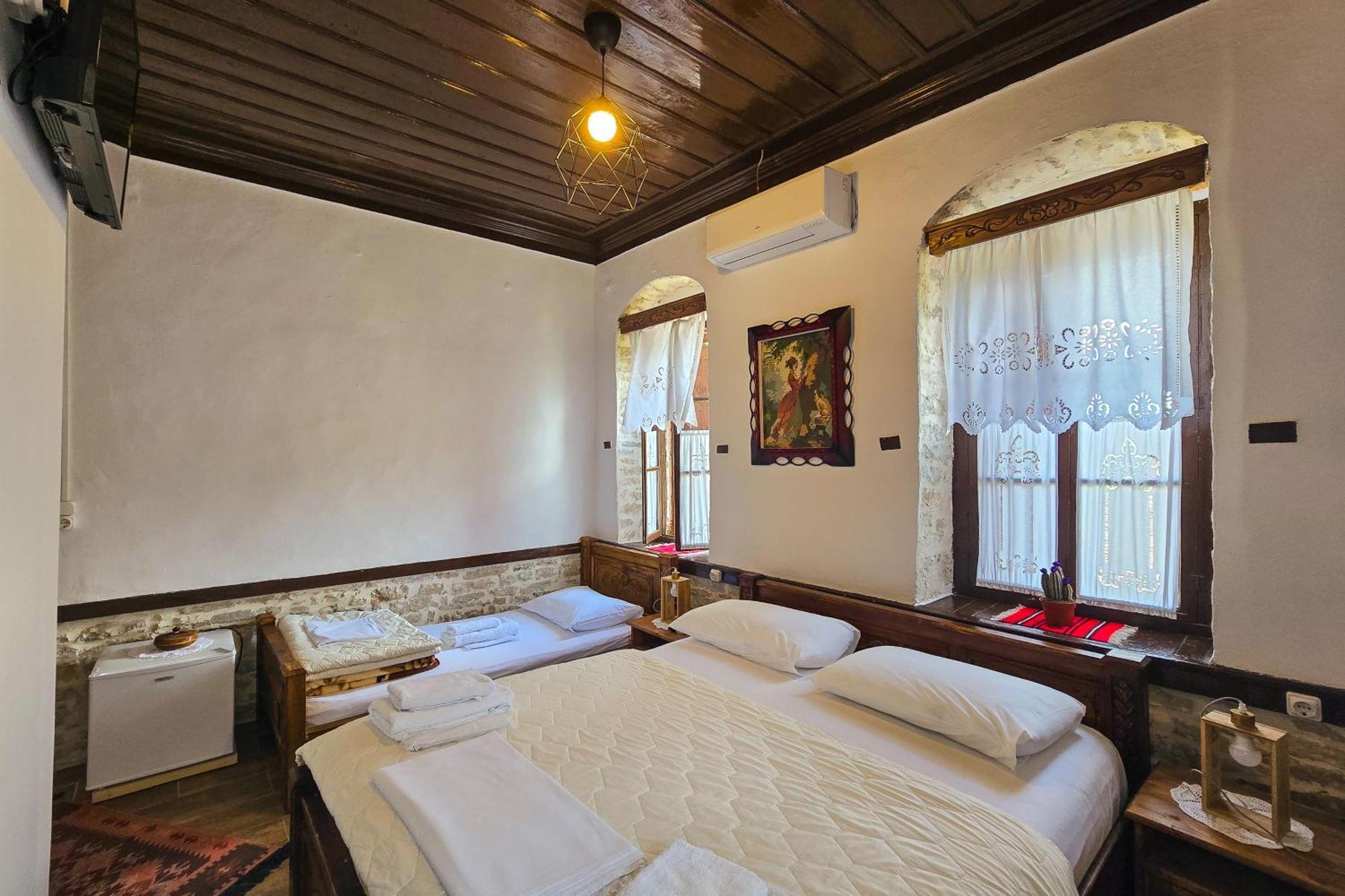 Silver Hill Guesthouse Gjirokastër Buitenkant foto