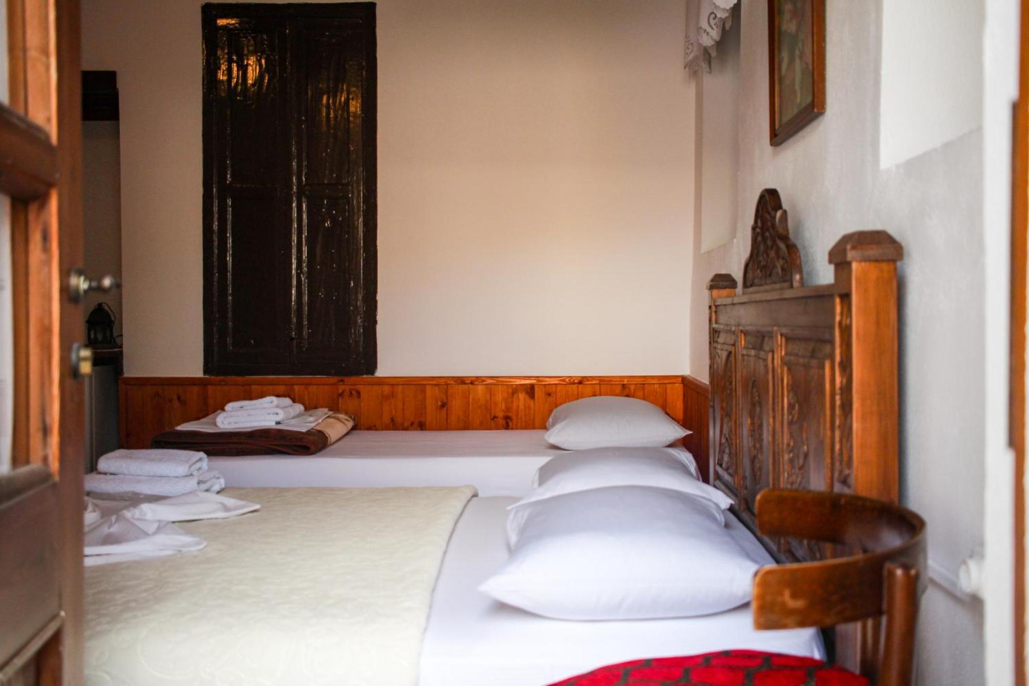 Silver Hill Guesthouse Gjirokastër Buitenkant foto