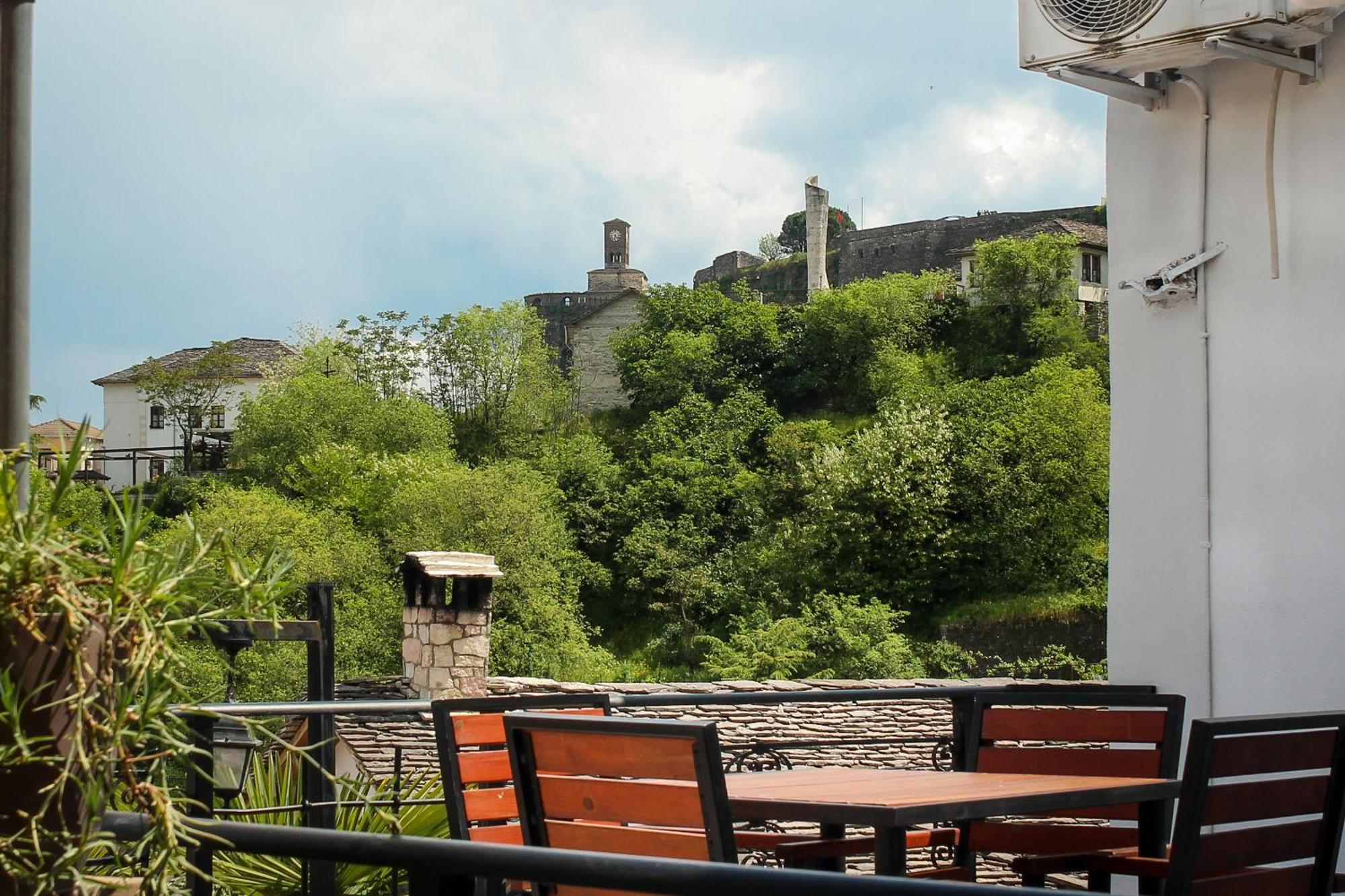 Silver Hill Guesthouse Gjirokastër Buitenkant foto