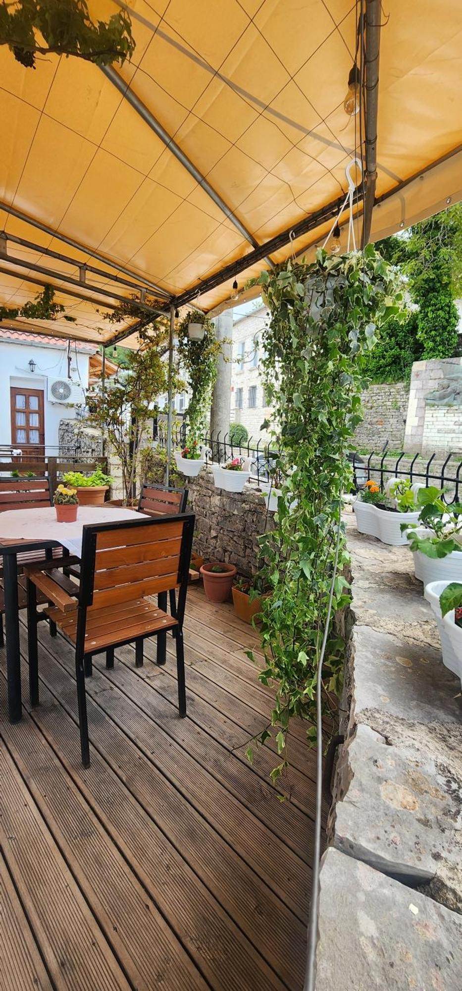 Silver Hill Guesthouse Gjirokastër Buitenkant foto